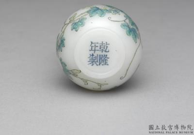 图片[3]-Glass gourd-shaped vase with symbols of happiness and longevity in falangcai painted enamels, Qing dynasty, Qianlong reign (1736-1795)-China Archive